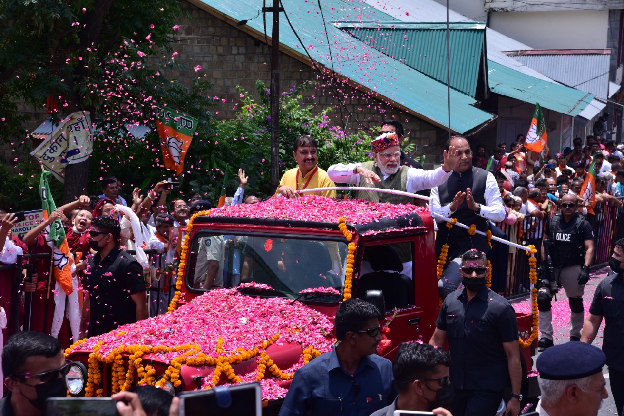 PM Modi gets rousing welcome on his Dharamsala visit