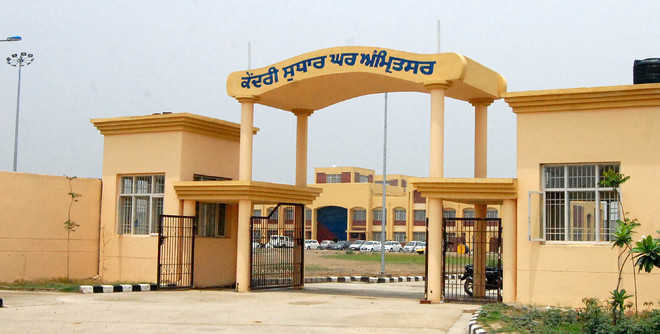 In early morning swoop, cops raid Amritsar Central Jail