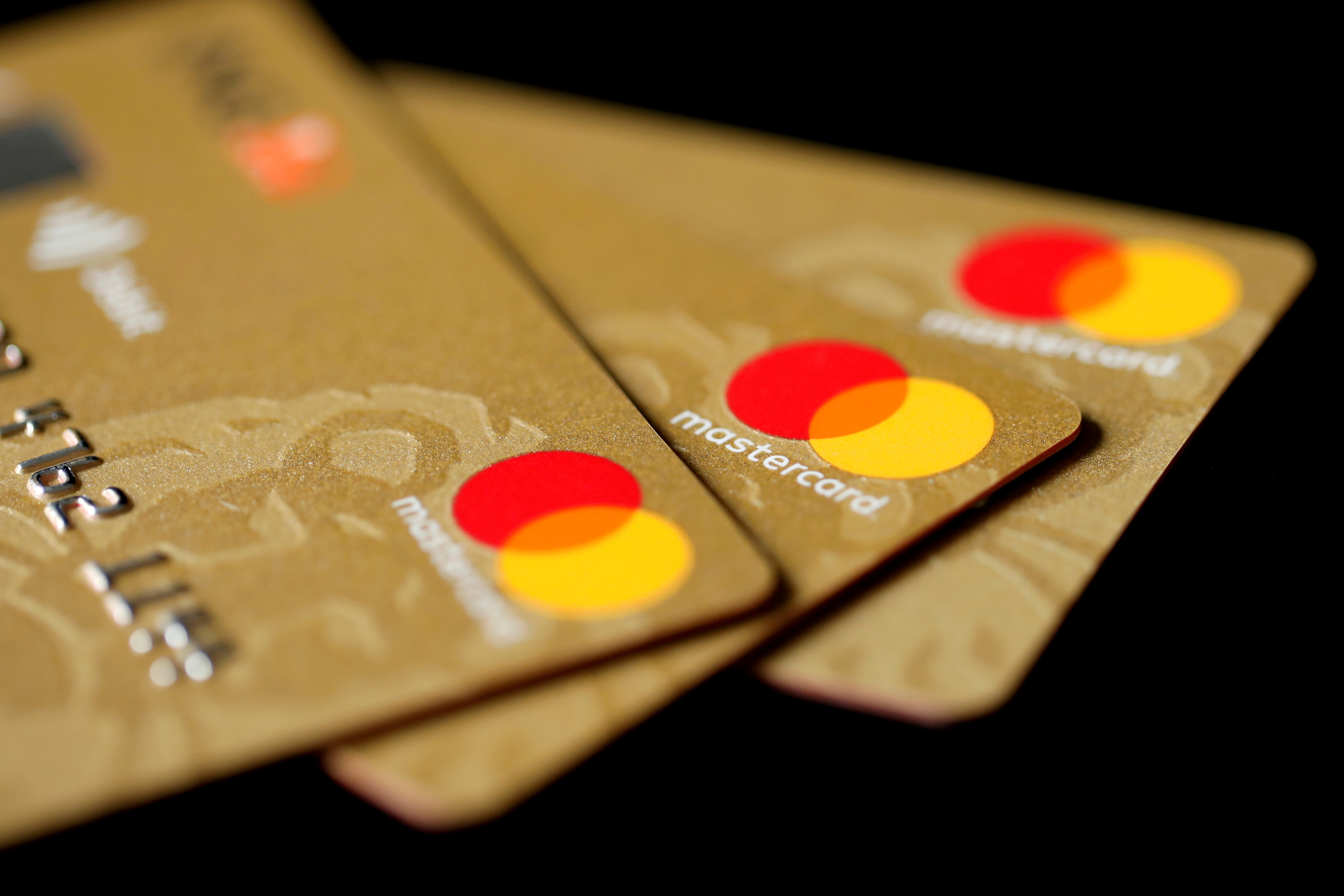 RBI lifts restrictions on Mastercard