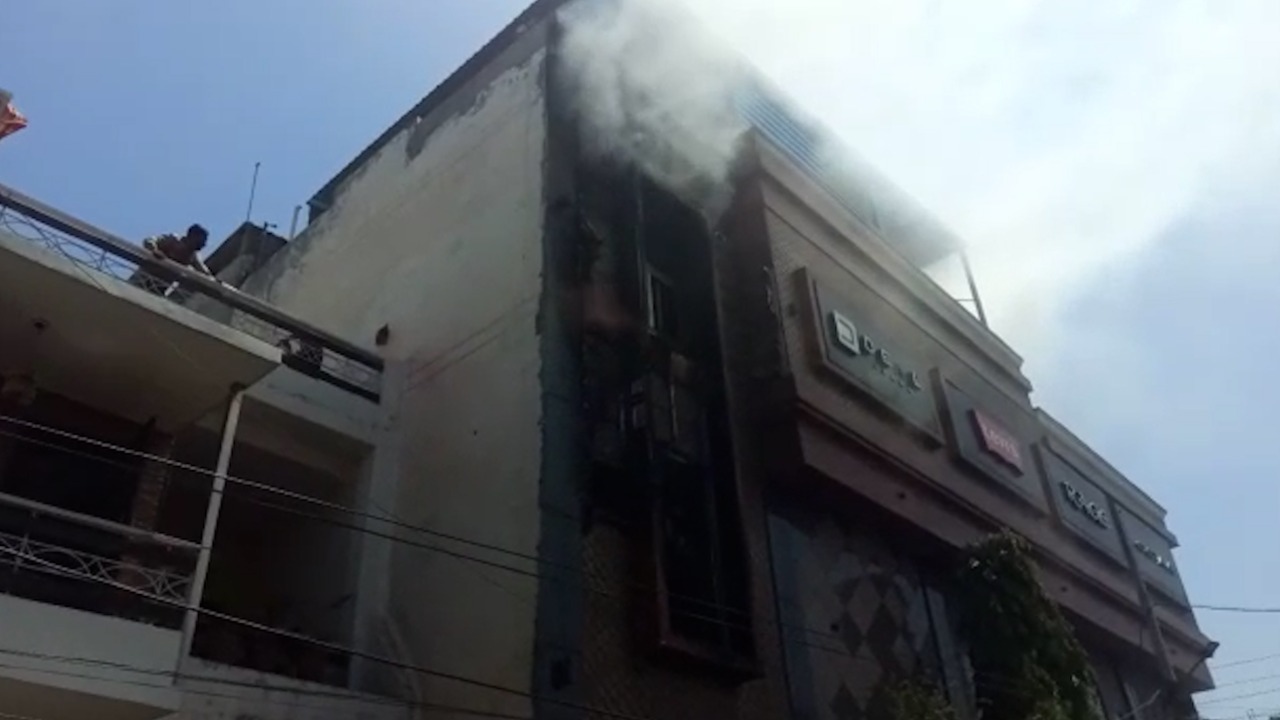 Major fire breaks out at garment store in Ludhiana’s Model Town