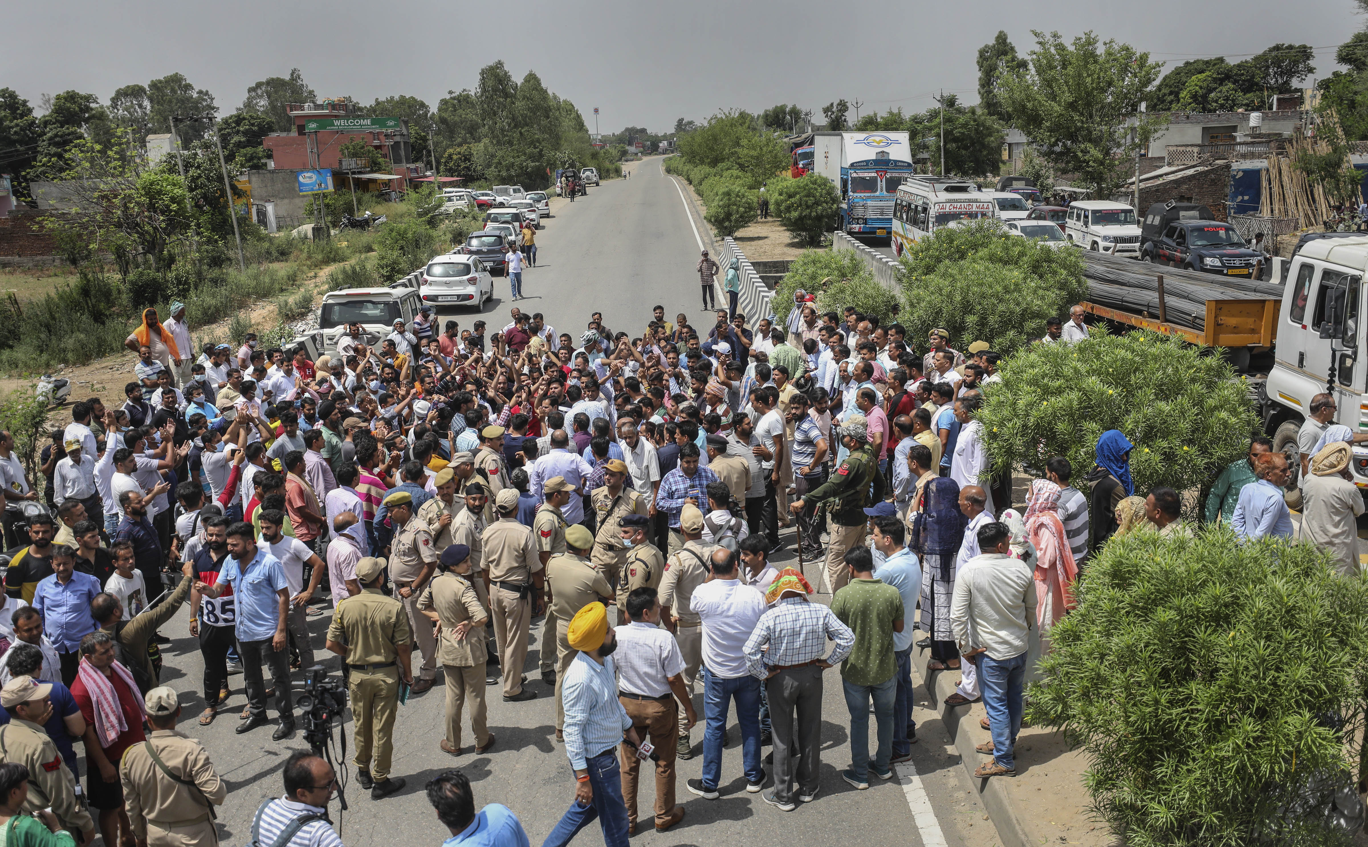 To 'stop' Kashmiri Pandits from fleeing Kashmir, police check-posts on  highway