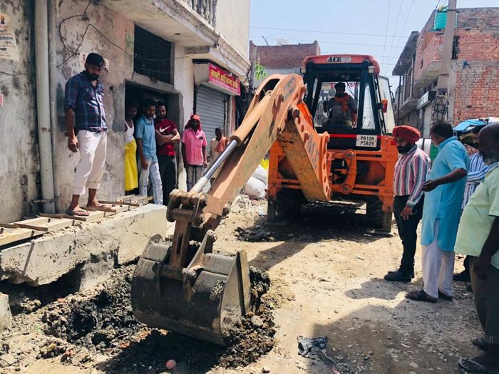 35 sewer connections of vehras snapped