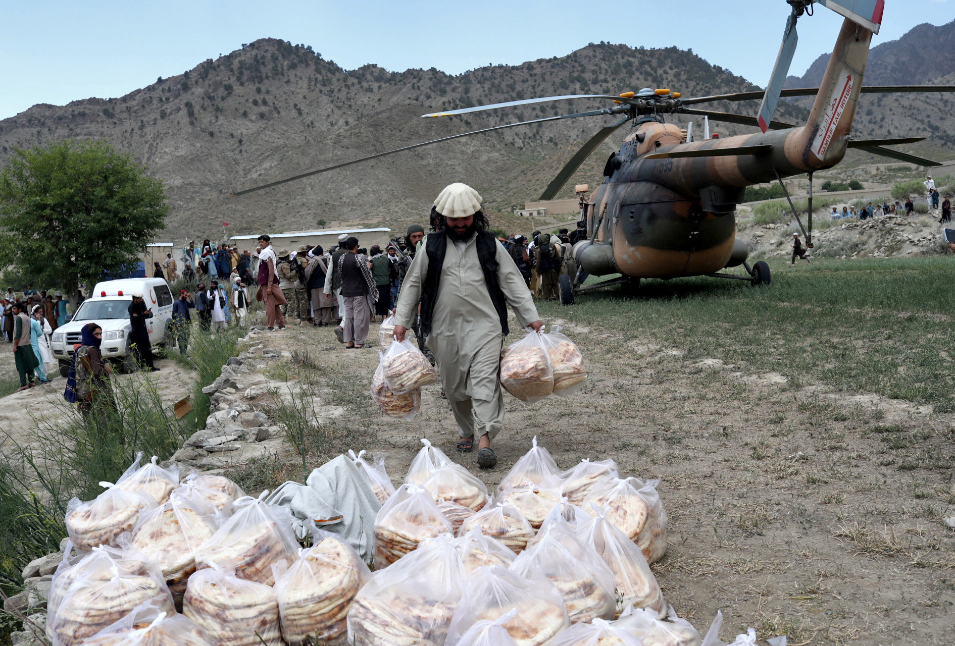 Aid trickles in to Afghan earthquake zone, death toll at 1,000
