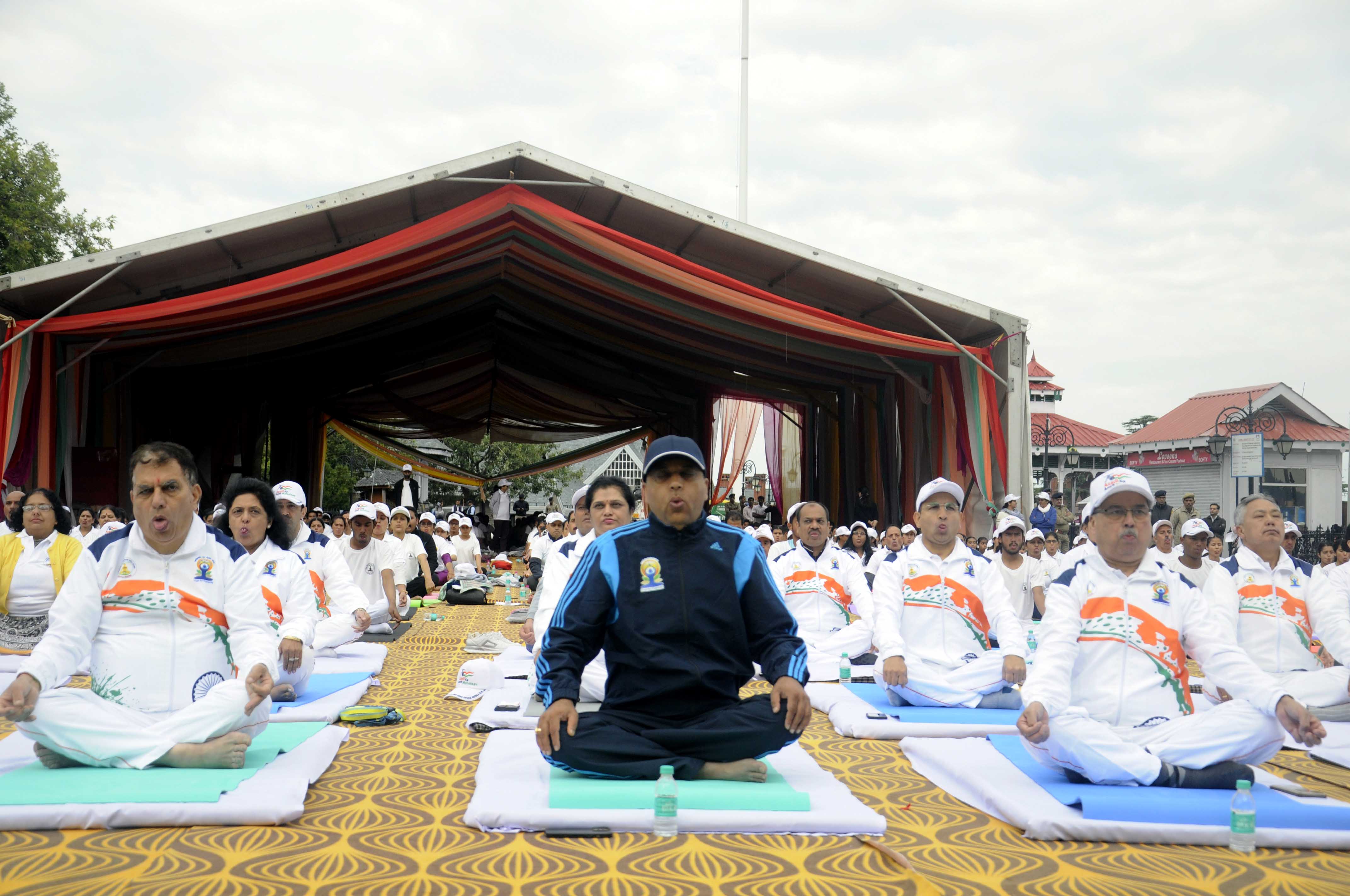 Yoga helps control mind & soul, instils discipline: Himachal CM Jai Ram Thakur