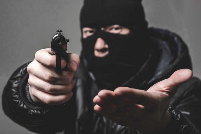 Two rob family of Rs 40K, ornaments at gunpoint