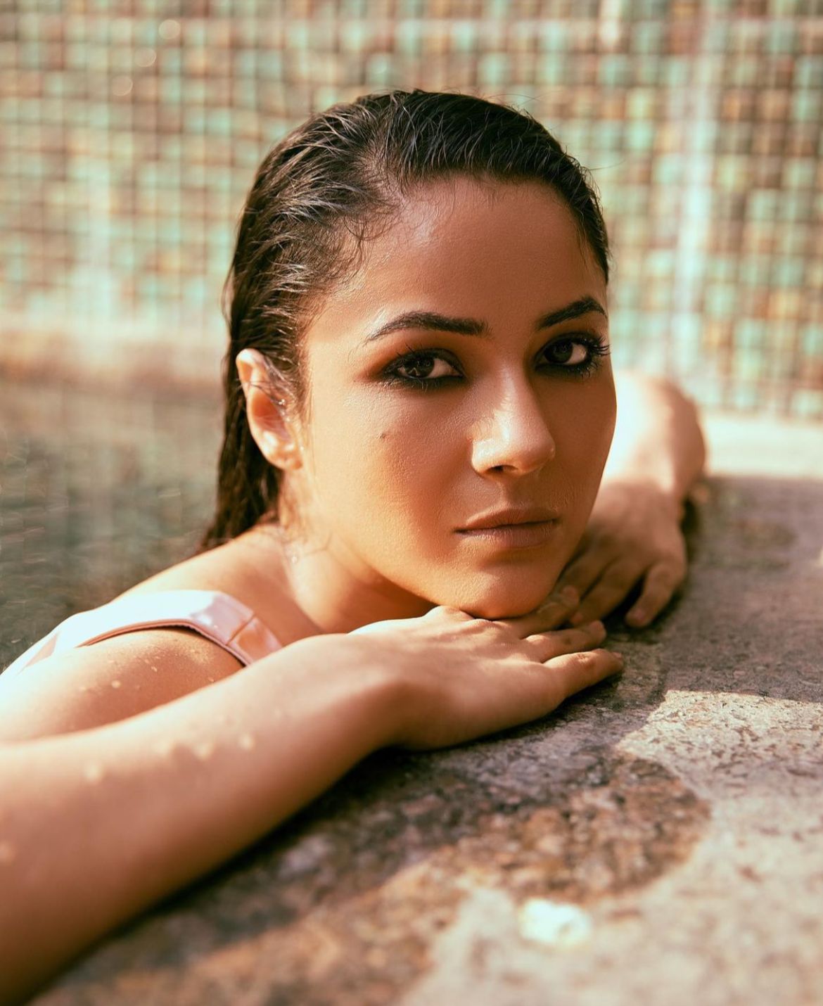Shehnaaz Gill sets temperatures soaring; netizens say heatwave peak as they swoon over her sultry hot pics in pool