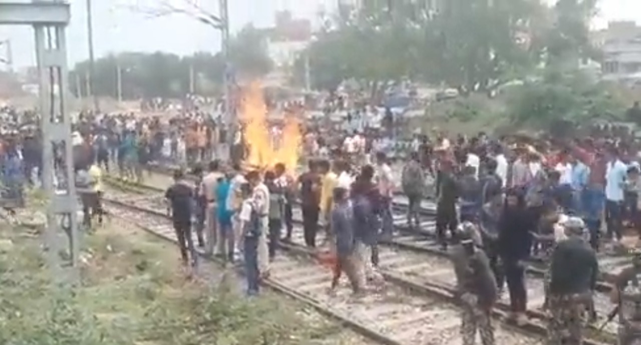 Trains set afire, BJP MLA injured as protests against 'Agnipath' scheme escalate in Bihar