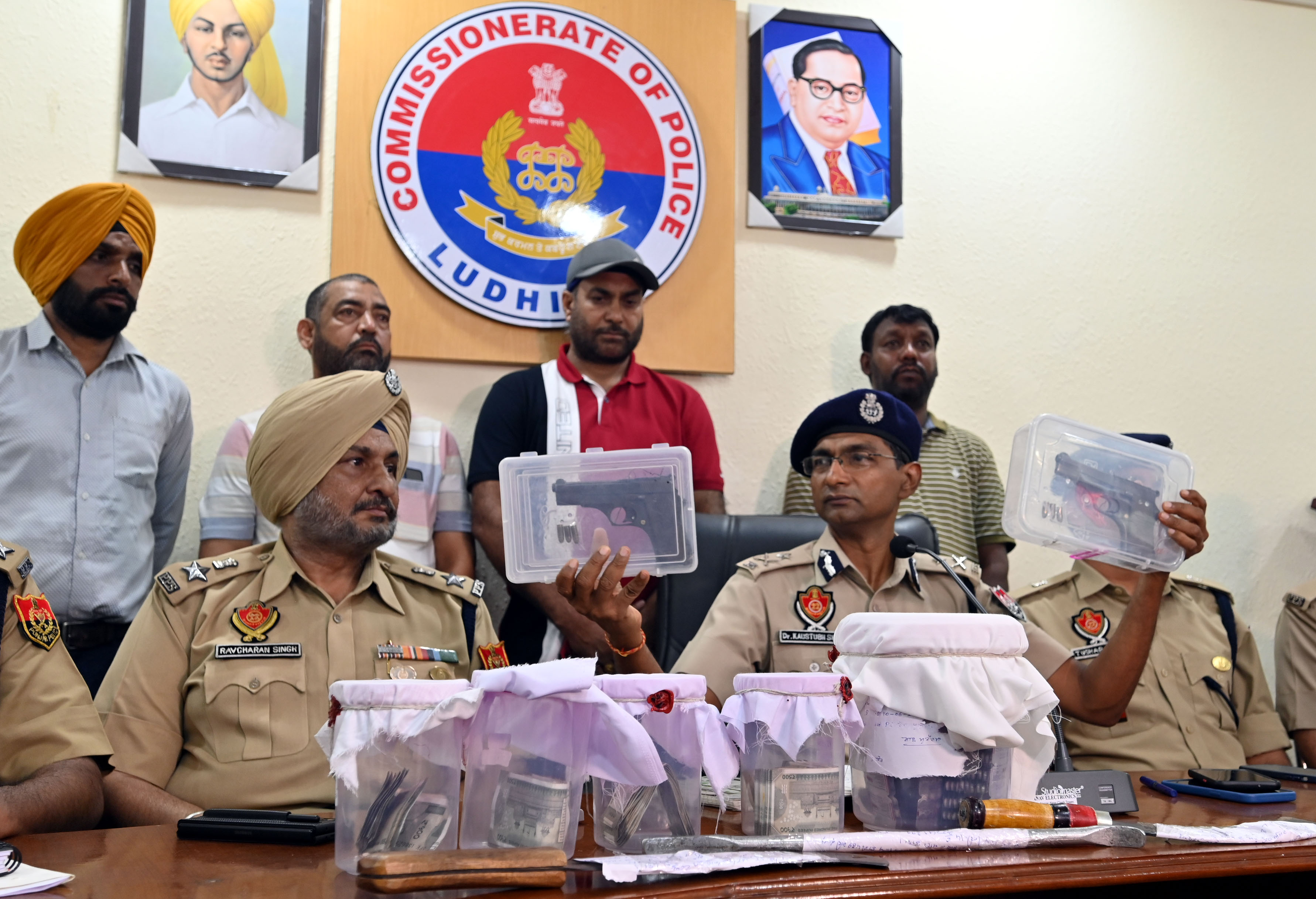 Rs 3-lakh gunpoint robbery solved, five in police net