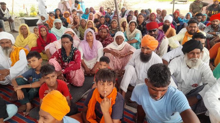 Homeless families protest state govt move to dislocate them in Tarn Taran