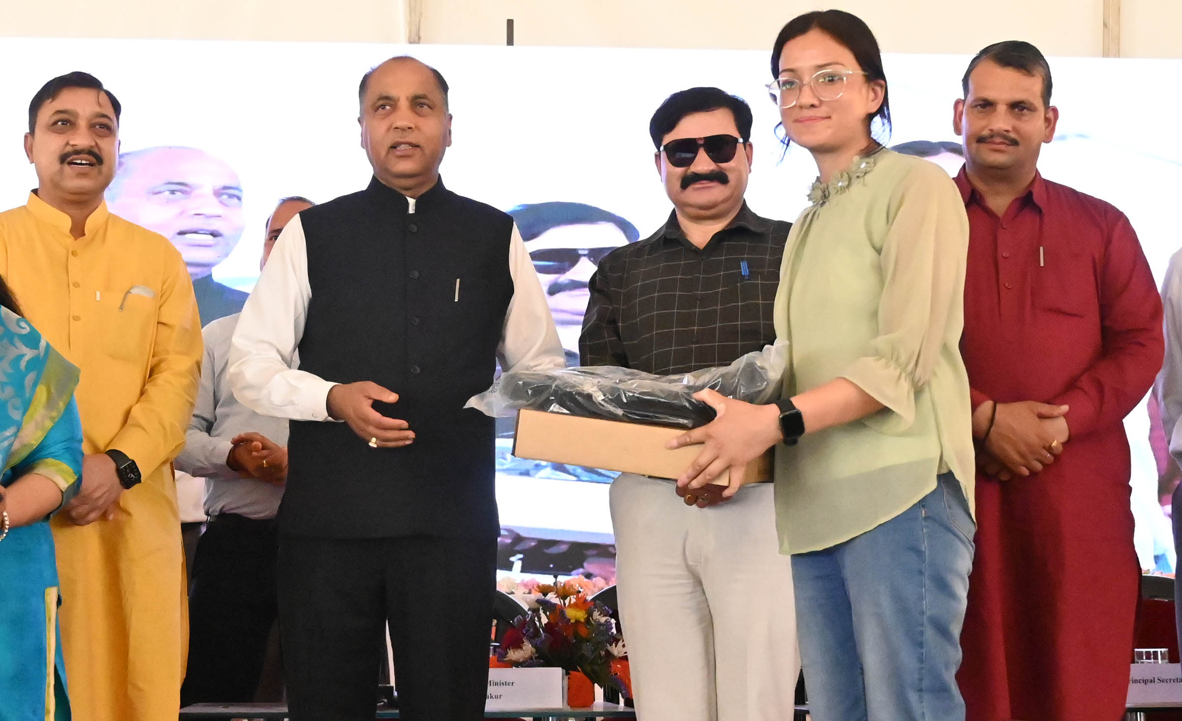 Himachal CM Jai Ram Thakur gives 2,900 laptops to Mandi students