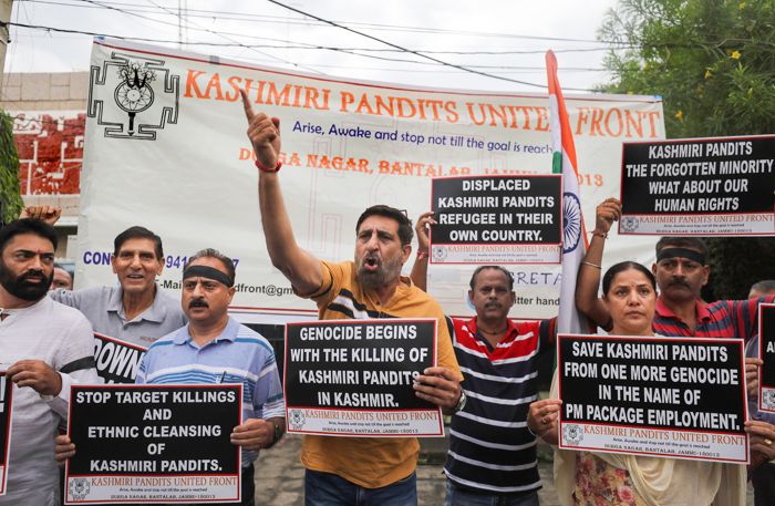 Facing pressure to rejoin duty in Valley, say protesting Kashmiri Pandit, Dalit employees