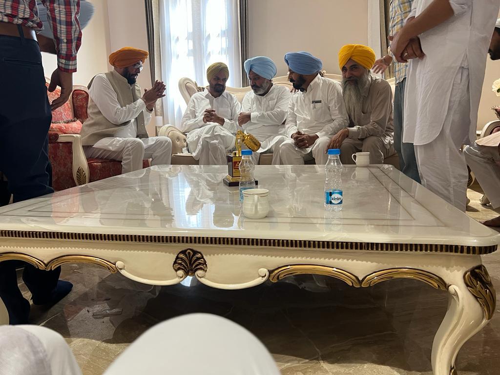 AAP leader Harpal Cheema meets Sidhu Moosewala’s father day after Punjabi singer’s cremation
