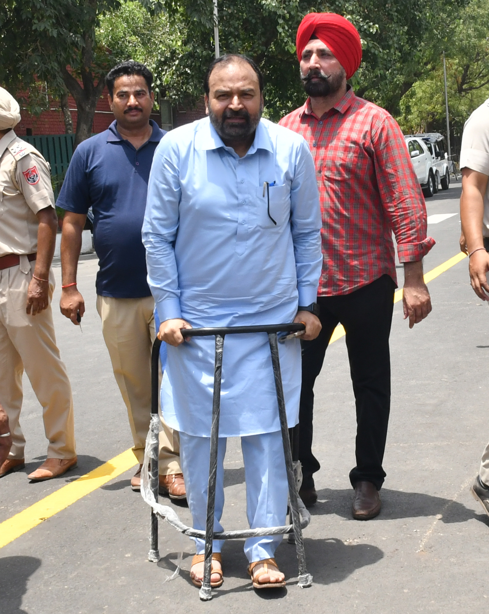Post-accident, MLA Kotli takes part in Congress's protest