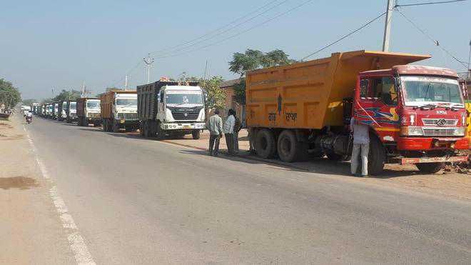 Truck union seeks Rs 1,500 'goonda tax' per sand-laden tipper