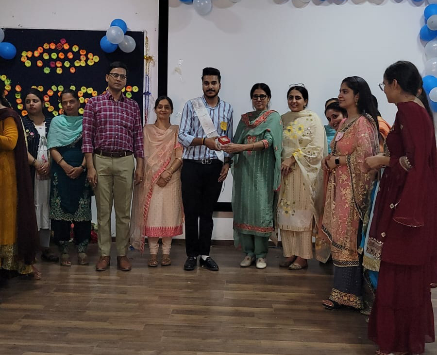 College holds Farewell party