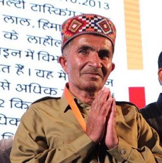 Postman who covers 32 km daily in Lahaul gets Meghdoot Award