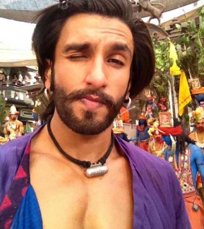 Clothes donation drive' held for Ranveer Singh after actor's nude  photoshoot goes viral