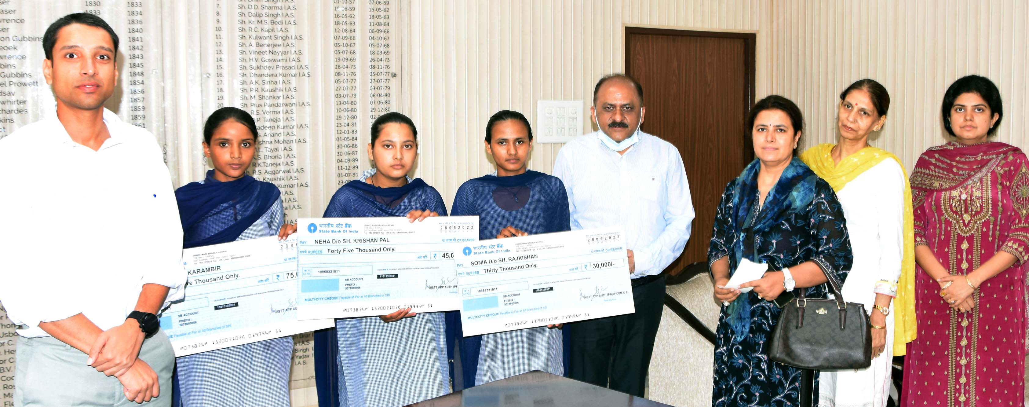 Karnal: 3 meritorious students of Uplana village honoured