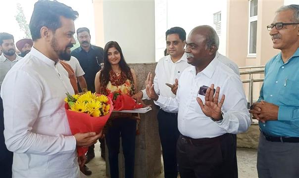 Union Minister Anurag Thakur visits newly built IIIT-Una