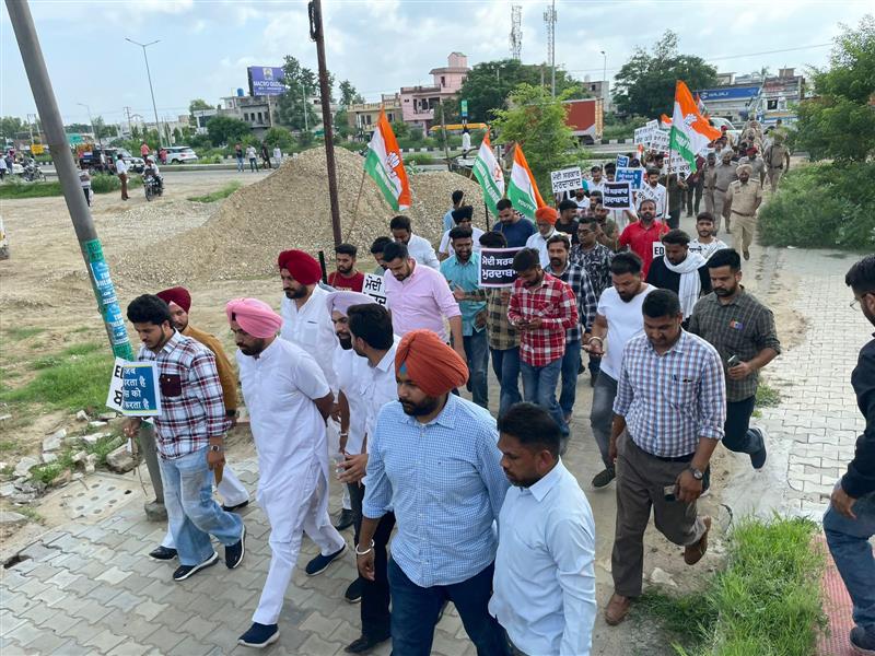Cops foil Youth Congress's rail roko protest at Sahnewal