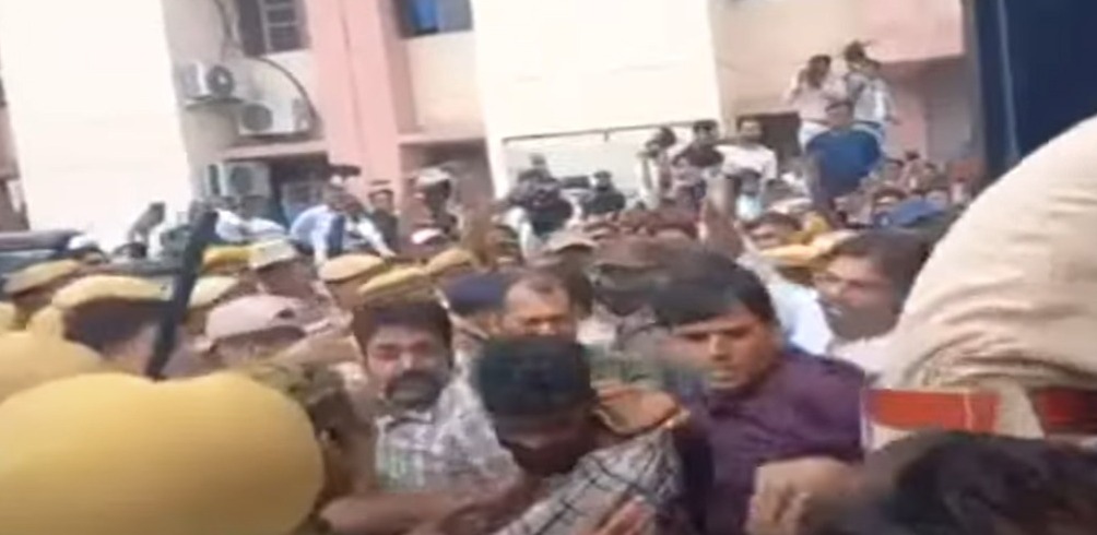 Udaipur killing: Kanhaiya Lal murder accused attacked at Jaipur court