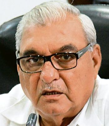 Congress submits memo to Haryana Governor on law & order