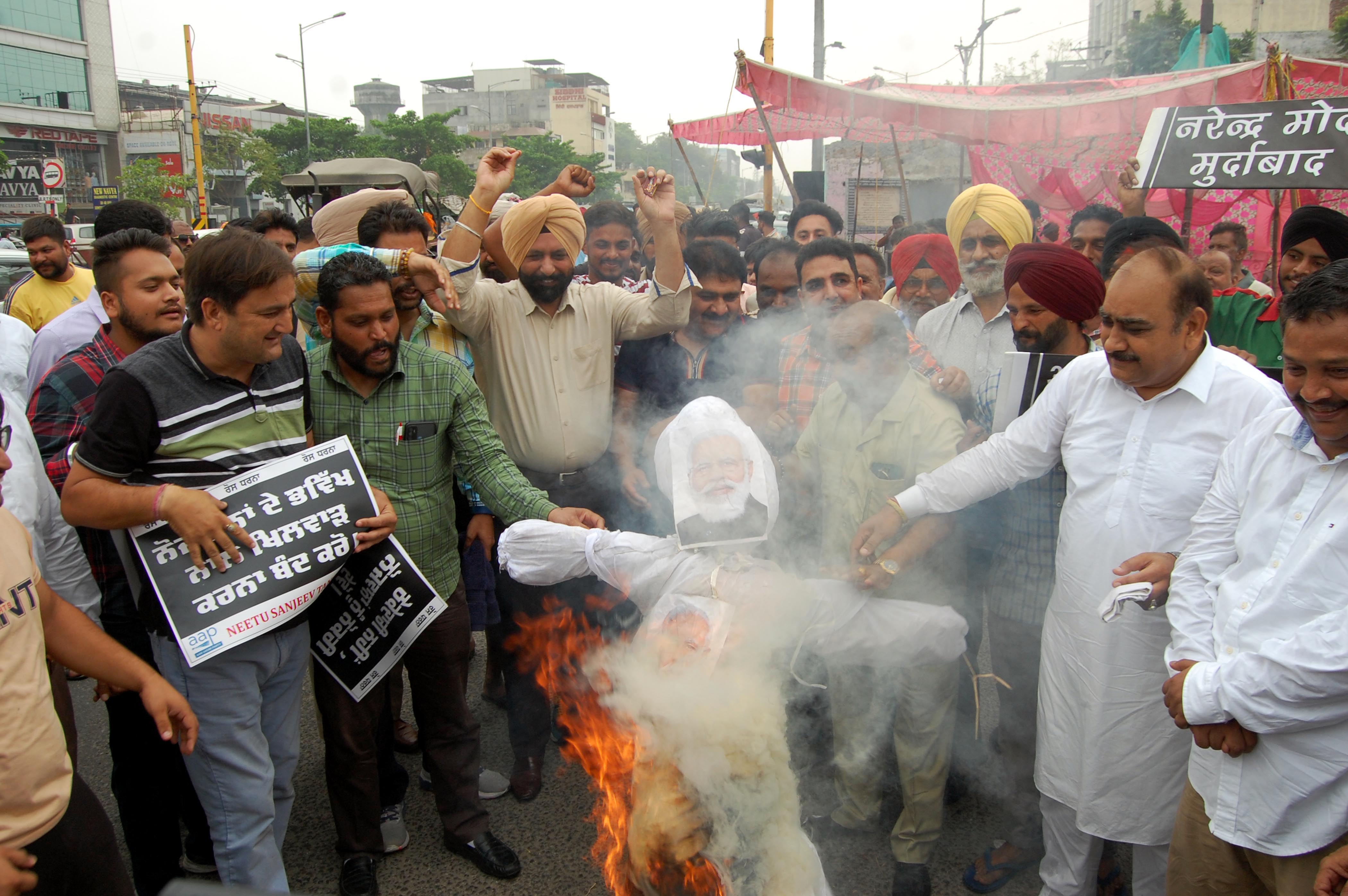 Amritsar Mayor, AAP workers protest Agnipath scheme, demands rollback