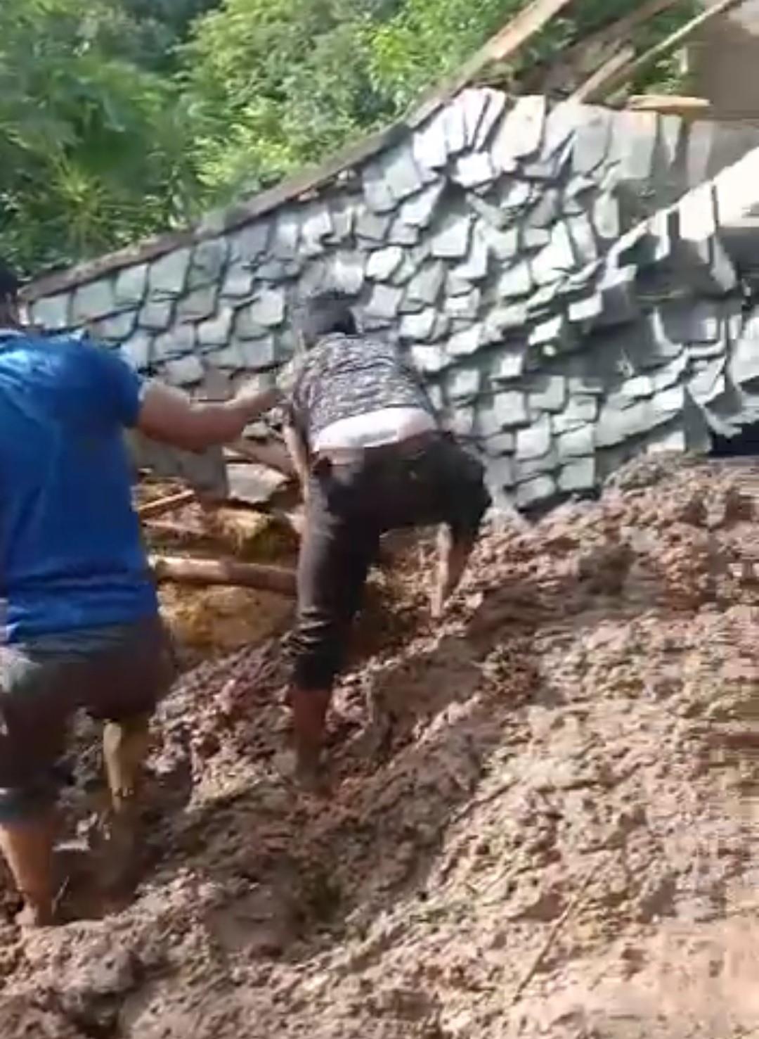 Landslide hits Bilaspur village