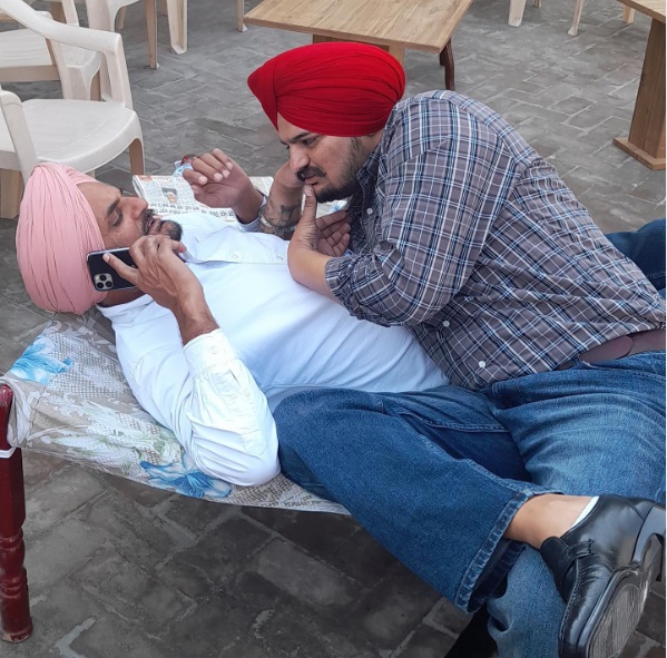 Sidhu Moosewala's love for his father in this new pic will melt your heart, just like Sonam Bajwa and many others