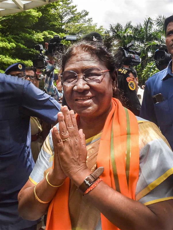 Uddhav Thackeray backs Droupadi Murmu after Sena MPs' plea