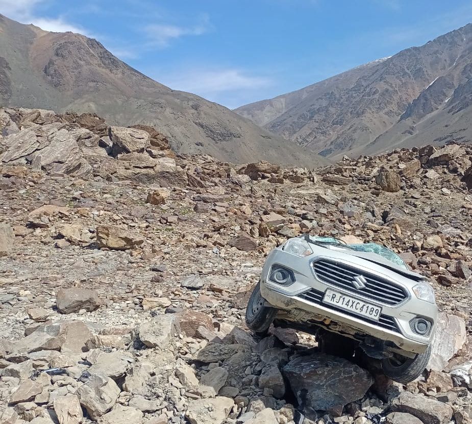 4 tourists hurt in Lahaul accident