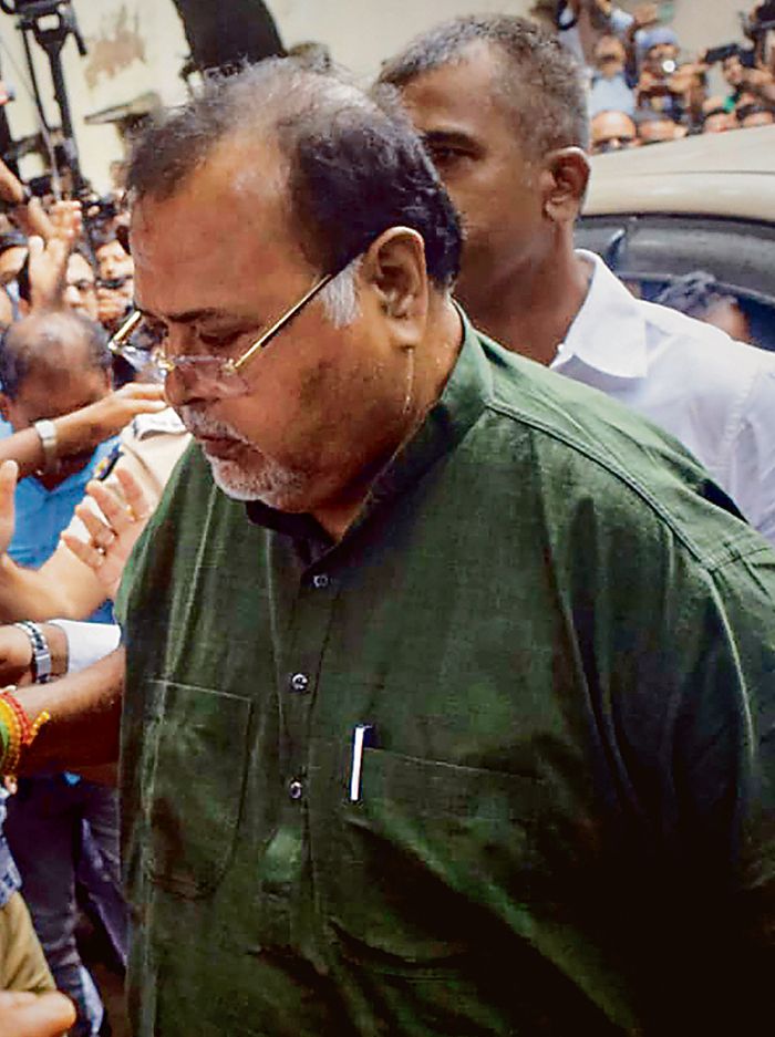 ED recovers more cash from Partha Chatterjee's aide