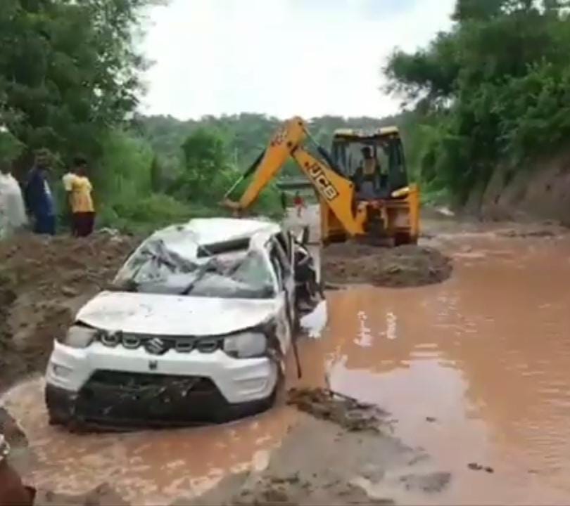Car washed away near Nayagaon, 3 missing
