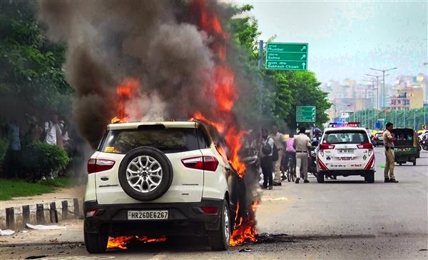 SUV bursts into flames in Gurugram; miraculous escape for woman driver