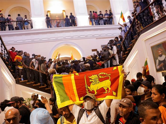 Day after protesters storm presidential palace, Sri Lankan Army Chief says opportunity to resolve crisis peacefully now available