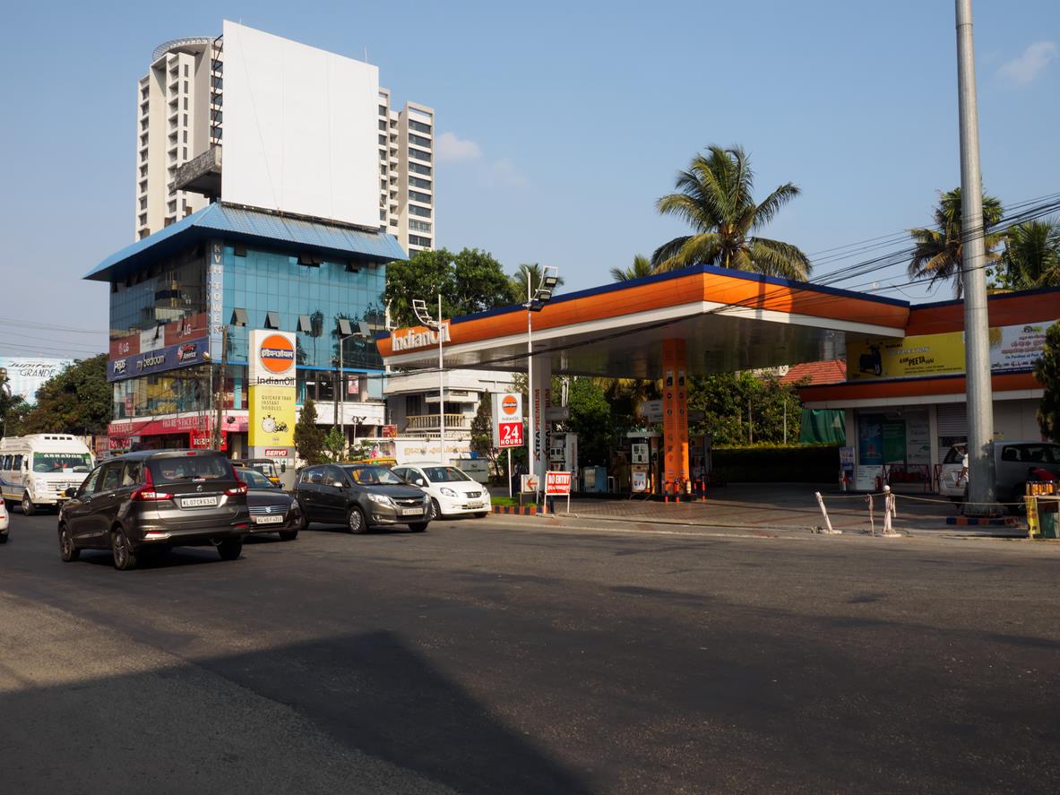 Indian Oil Corporation sold petrol at Rs 10 a litre loss, diesel at Rs 14