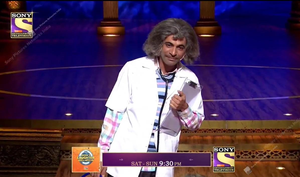 Sunil Grover marks his Dr Mashoor Gulati style comeback amid cheers and flying kisses