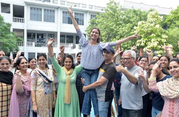 10ka Garl Xxx Video - Girls bag top 2 positions in CBSE Class X in Amritsar : The Tribune India