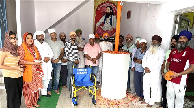 Mandi Ahmedgarh: Rotary Club distributes wheelchairs, vending carts