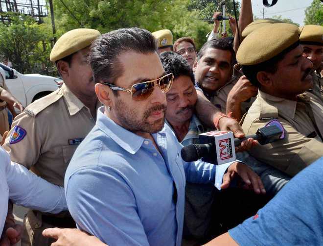 A month after receiving death threat, Bollywood actor Salman Khan applies for arms licence