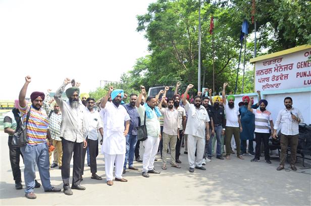 Contractual Punjab Roadways, PUNBUS, PRTC employees demand release of salaries