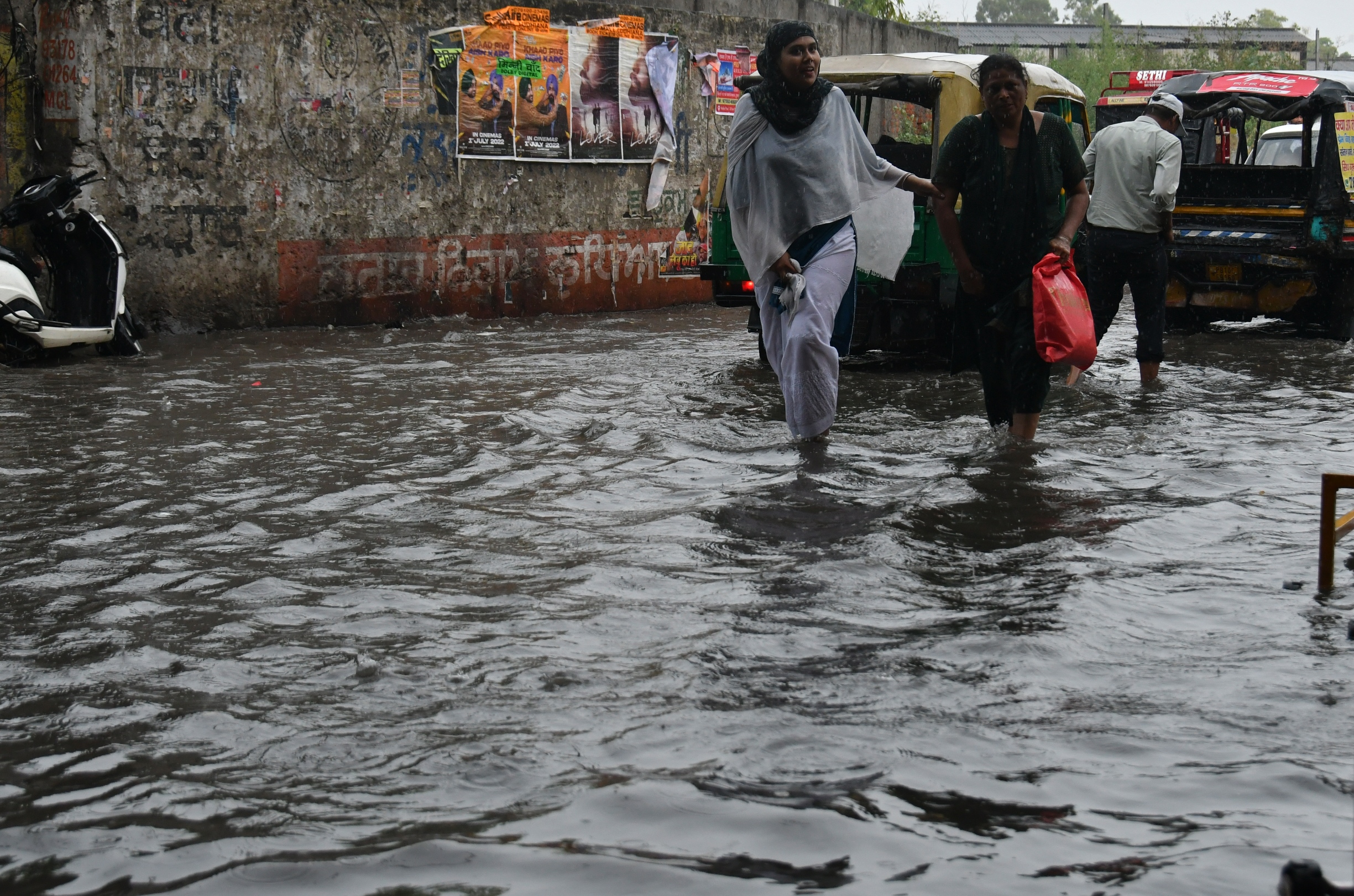 34.4 mm rain inundates Ludhiana roads, exposes MC claims