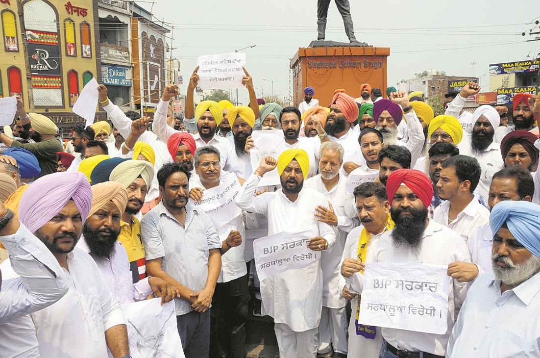 AAP protests 12% GST on ‘serais’ in Golden Temple