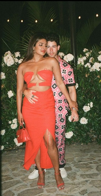 Nick Jonas flaunts his 'lady in red' Priyanka Chopra