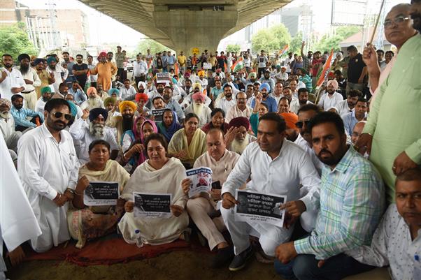 Congress workers protest inflation, joblessness