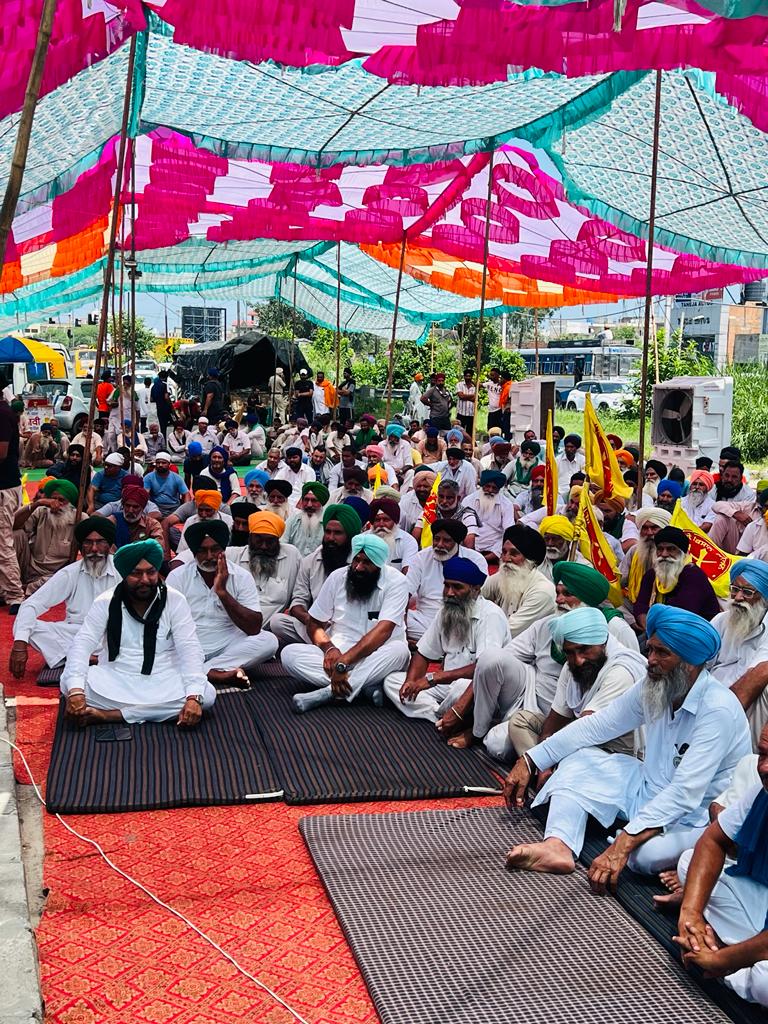 Day 4: Cane growers' dharna continues