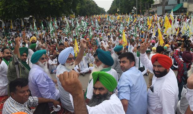 Farmer unions' protest chokes Mohali road