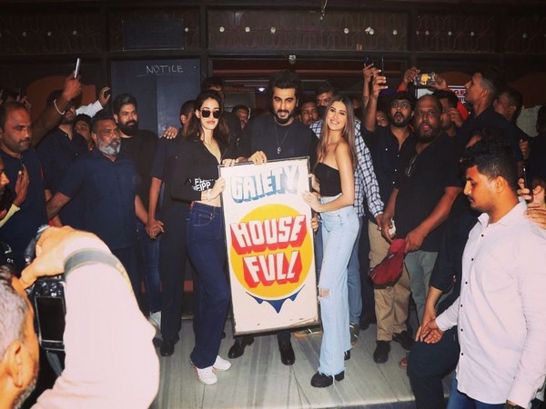 Arjun Kapoor slept with a smile on his face, thanks to this shining houseful board