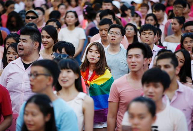 Singapore to decriminalise gay sex, but will limit change