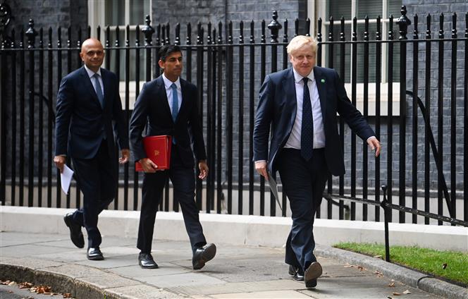 Rishi Sunak's pic goes viral as 'killer Brutus', his supporters say 'wait till you find out how Johnson got the PM job', others refer to his alleged 'multiple affairs'